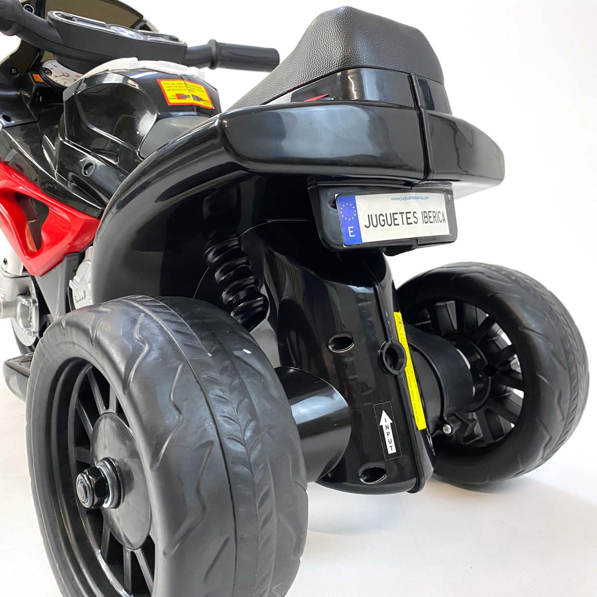 Moto-para-niños-BMW-triciclo-blanca-y-roja-detalle-3