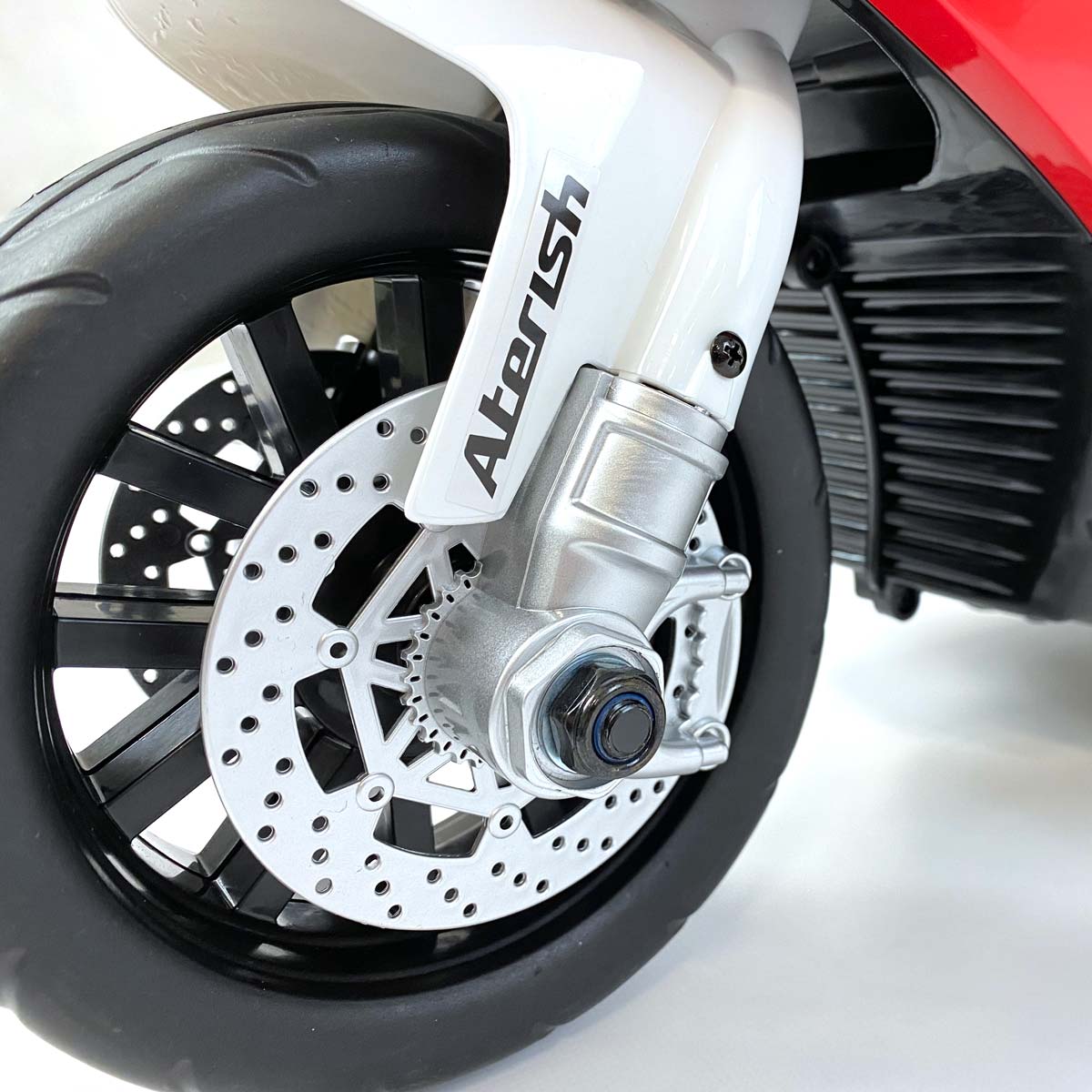 Moto-para-niños-BMW-triciclo-blanca-y-roja-detalle-7